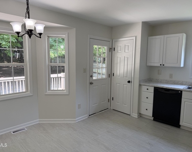 704 Southampton Drive - Photo Thumbnail 9