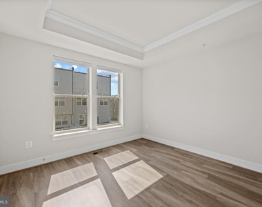 148 Stowe Drive - Photo Thumbnail 20