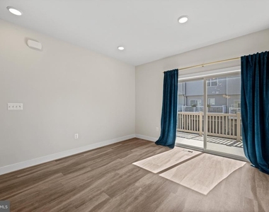 148 Stowe Drive - Photo Thumbnail 8