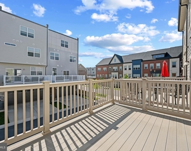 148 Stowe Drive - Photo Thumbnail 43