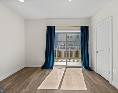 148 Stowe Drive - Photo Thumbnail 9