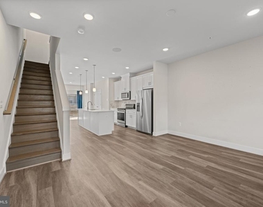148 Stowe Drive - Photo Thumbnail 19