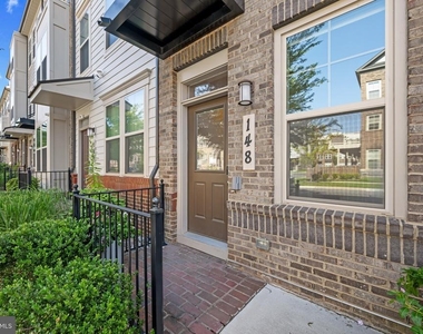 148 Stowe Drive - Photo Thumbnail 3