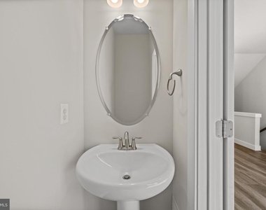148 Stowe Drive - Photo Thumbnail 10
