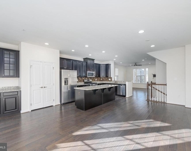 3223 Clear Spring Drive - Photo Thumbnail 10