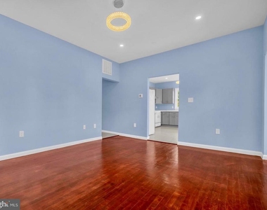 202 Oak Street - Photo Thumbnail 11