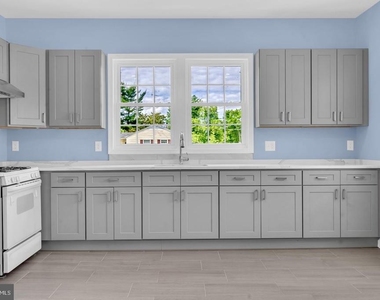 202 Oak Street - Photo Thumbnail 7