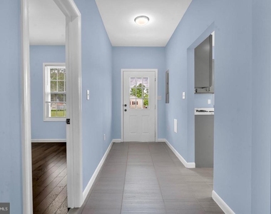 202 Oak Street - Photo Thumbnail 5