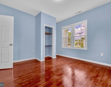 202 Oak Street - Photo Thumbnail 16