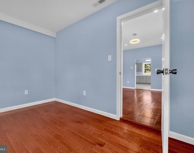 202 Oak Street - Photo Thumbnail 14