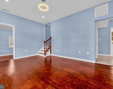 202 Oak Street - Photo Thumbnail 12