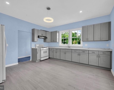 202 Oak Street - Photo Thumbnail 8