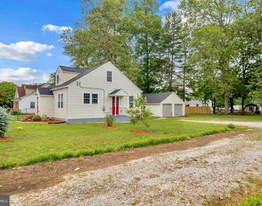 202 Oak Street - Photo Thumbnail 27