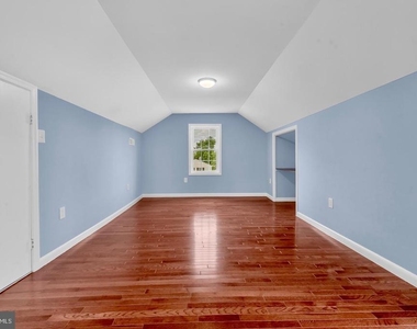 202 Oak Street - Photo Thumbnail 25