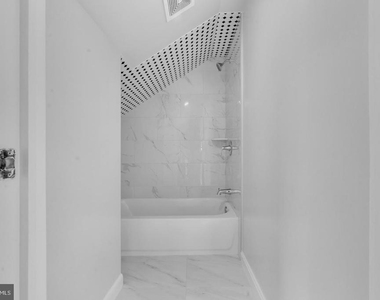 202 Oak Street - Photo Thumbnail 22