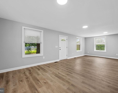 1520 Dorchester Avenue - Photo Thumbnail 5