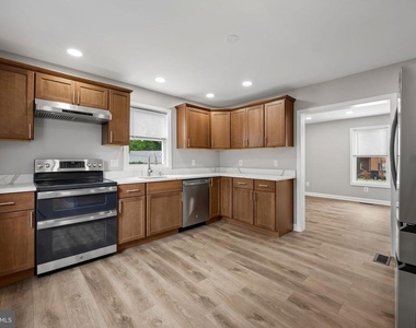 1520 Dorchester Avenue - Photo Thumbnail 8