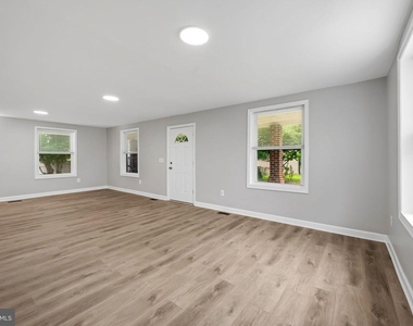 1520 Dorchester Avenue - Photo Thumbnail 4