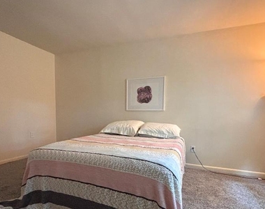 428 Montemar Avenue - Photo Thumbnail 12