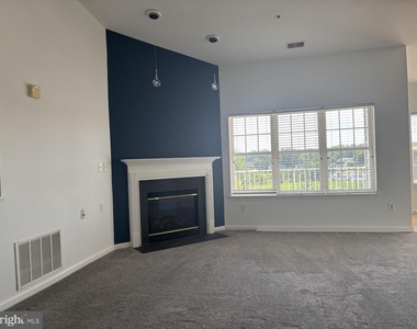 594 Hopkins Landing Drive - Photo Thumbnail 7