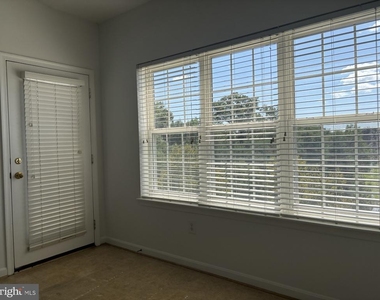 594 Hopkins Landing Drive - Photo Thumbnail 16