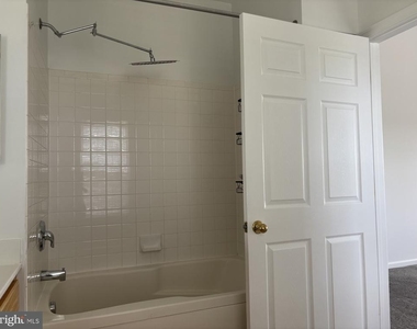 594 Hopkins Landing Drive - Photo Thumbnail 23