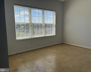 594 Hopkins Landing Drive - Photo Thumbnail 15