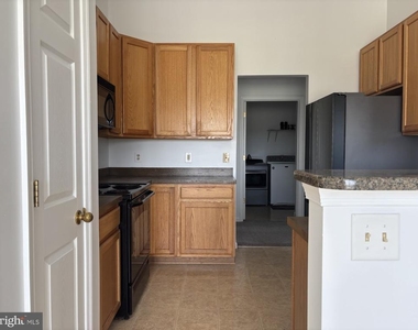 594 Hopkins Landing Drive - Photo Thumbnail 12