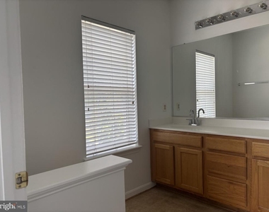 594 Hopkins Landing Drive - Photo Thumbnail 22