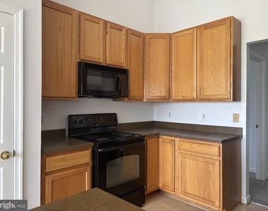 594 Hopkins Landing Drive - Photo Thumbnail 13