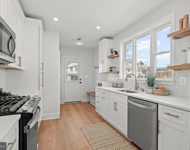 404 Lyman Avenue - Photo Thumbnail 1