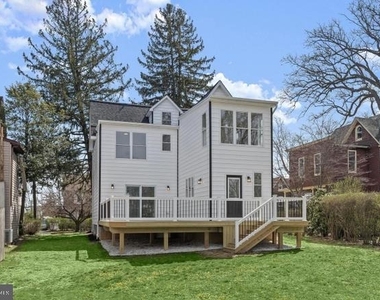 404 Lyman Avenue - Photo Thumbnail 3