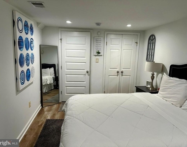 1529 N Bond Street - Photo Thumbnail 13