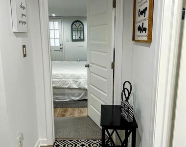 1529 N Bond Street - Photo Thumbnail 16