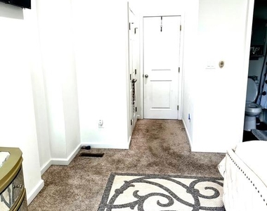 1529 N Bond Street - Photo Thumbnail 6