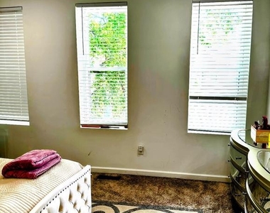 1529 N Bond Street - Photo Thumbnail 74