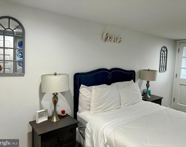 1529 N Bond Street - Photo Thumbnail 11