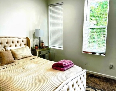 1529 N Bond Street - Photo Thumbnail 75