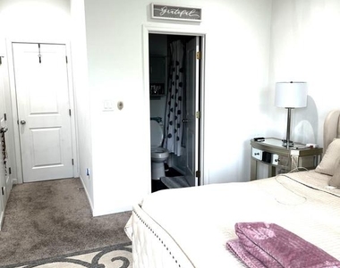 1529 N Bond Street - Photo Thumbnail 5