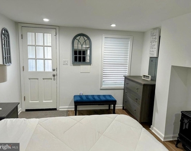 1529 N Bond Street - Photo Thumbnail 12