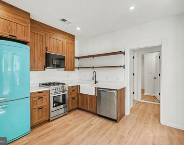 3033 Barclay Street - Photo Thumbnail 10