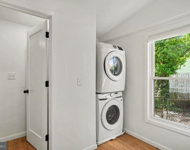 3033 Barclay Street - Photo Thumbnail 18