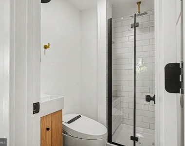 3033 Barclay Street - Photo Thumbnail 20