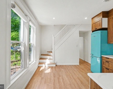 3033 Barclay Street - Photo Thumbnail 12