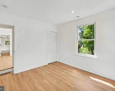 3033 Barclay Street - Photo Thumbnail 25
