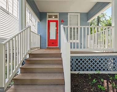3033 Barclay Street - Photo Thumbnail 2