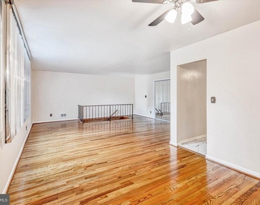 5720 Rockspring Road - Photo Thumbnail 4