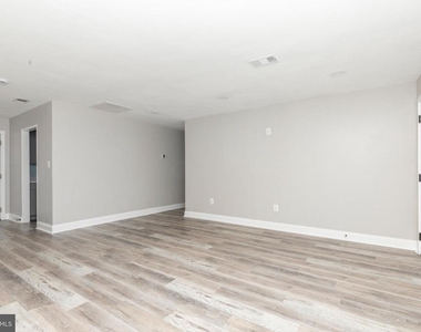 719 Cotter Road - Photo Thumbnail 3