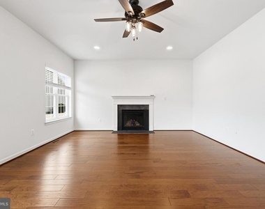 7906 Sibley Way - Photo Thumbnail 10