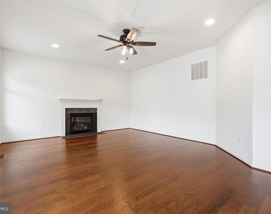 7906 Sibley Way - Photo Thumbnail 11